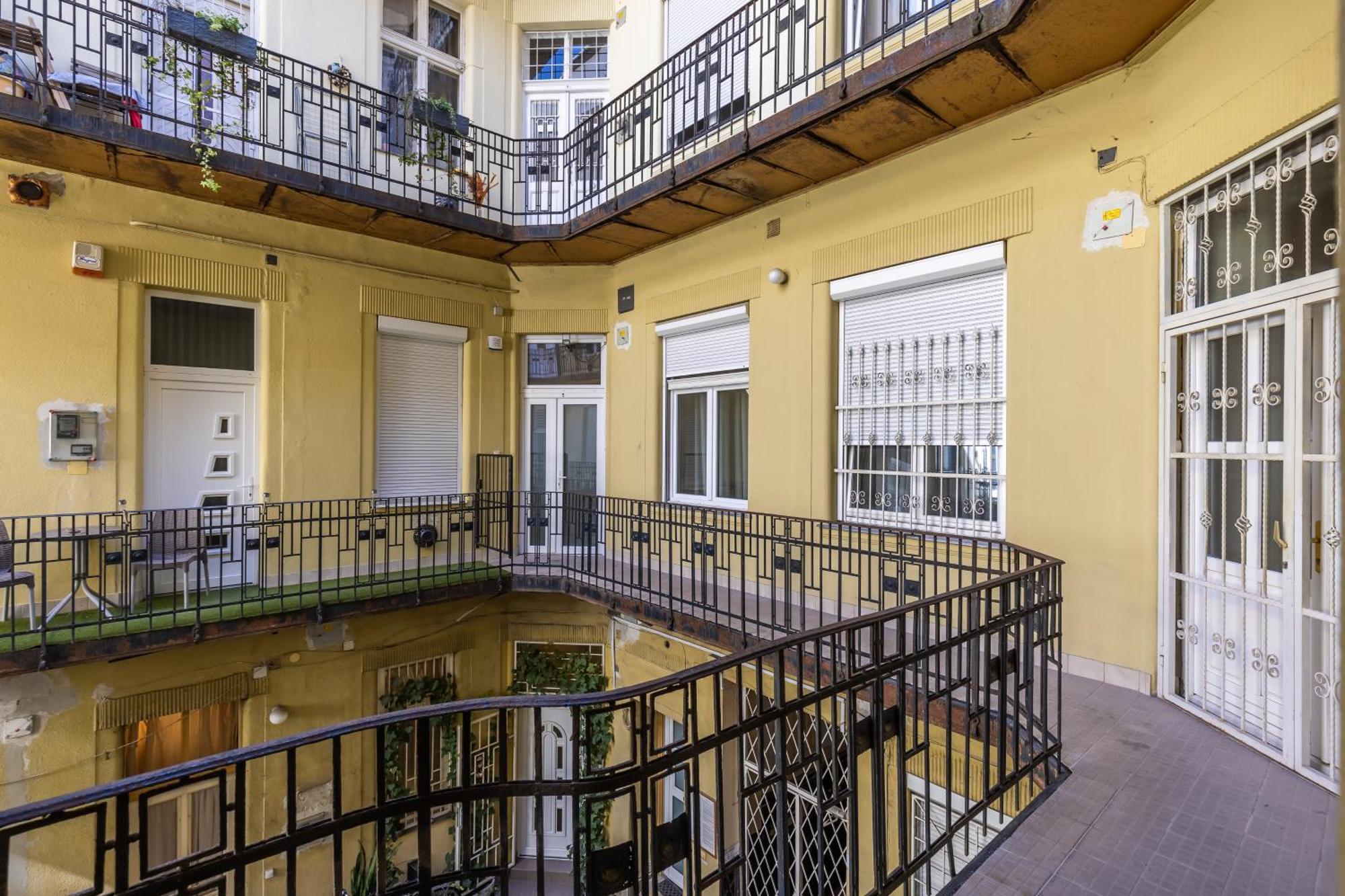 Real Apartments Lovag ブダペスト エクステリア 写真